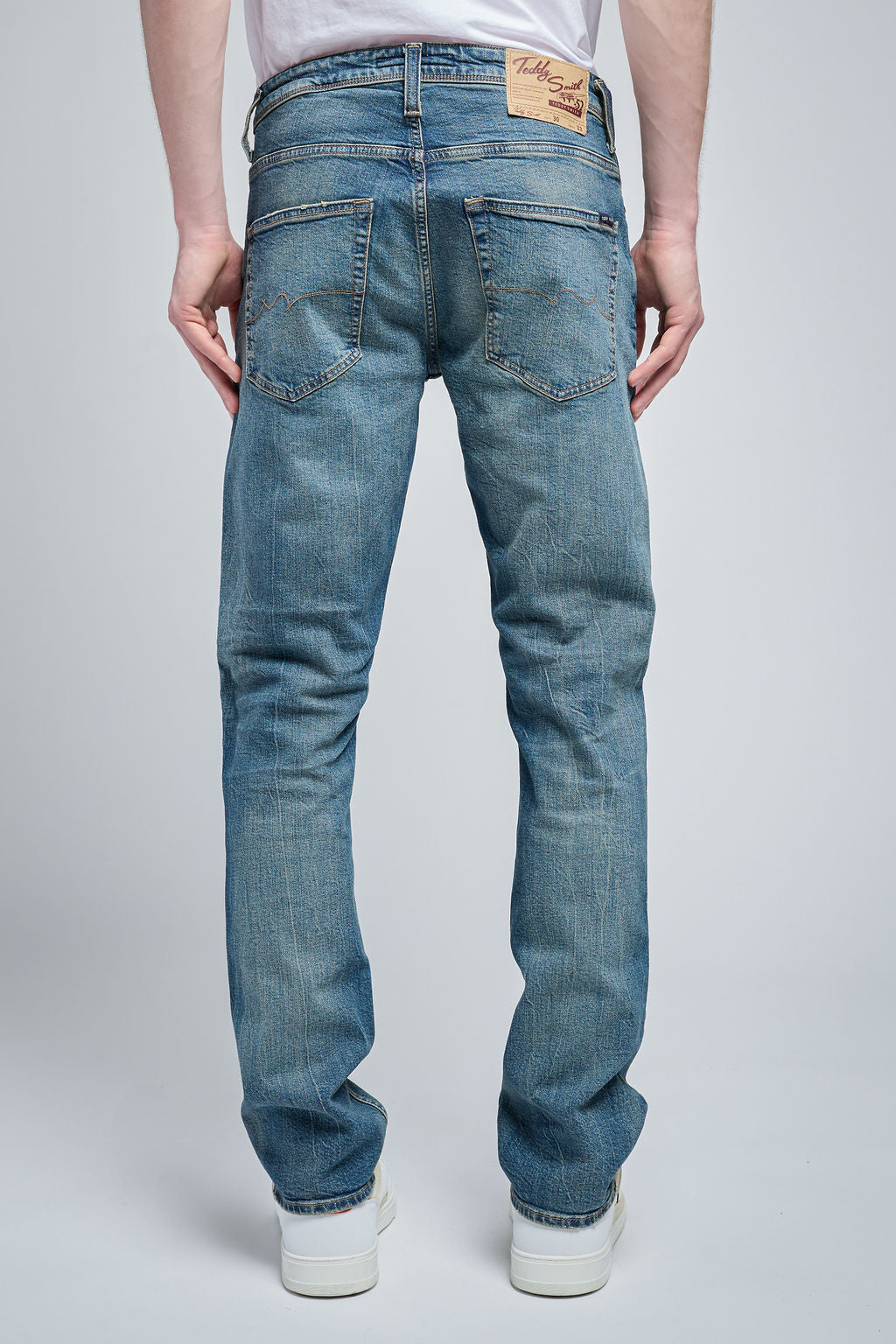 Jean droit REG L32 DYE