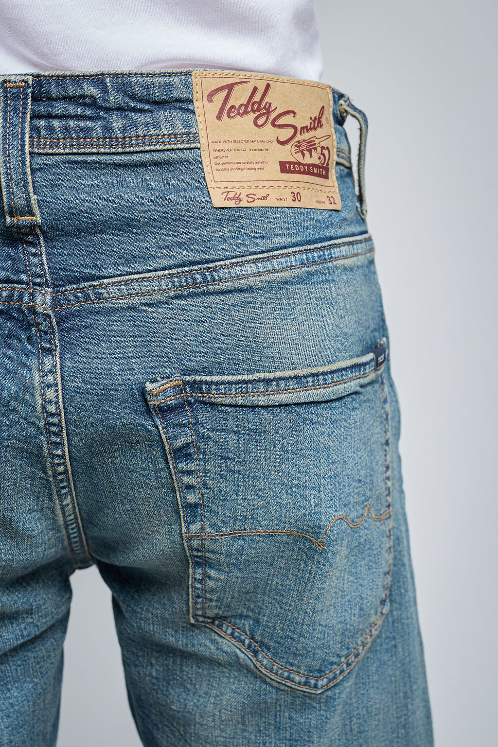 Jean droit REG L32 DYE
