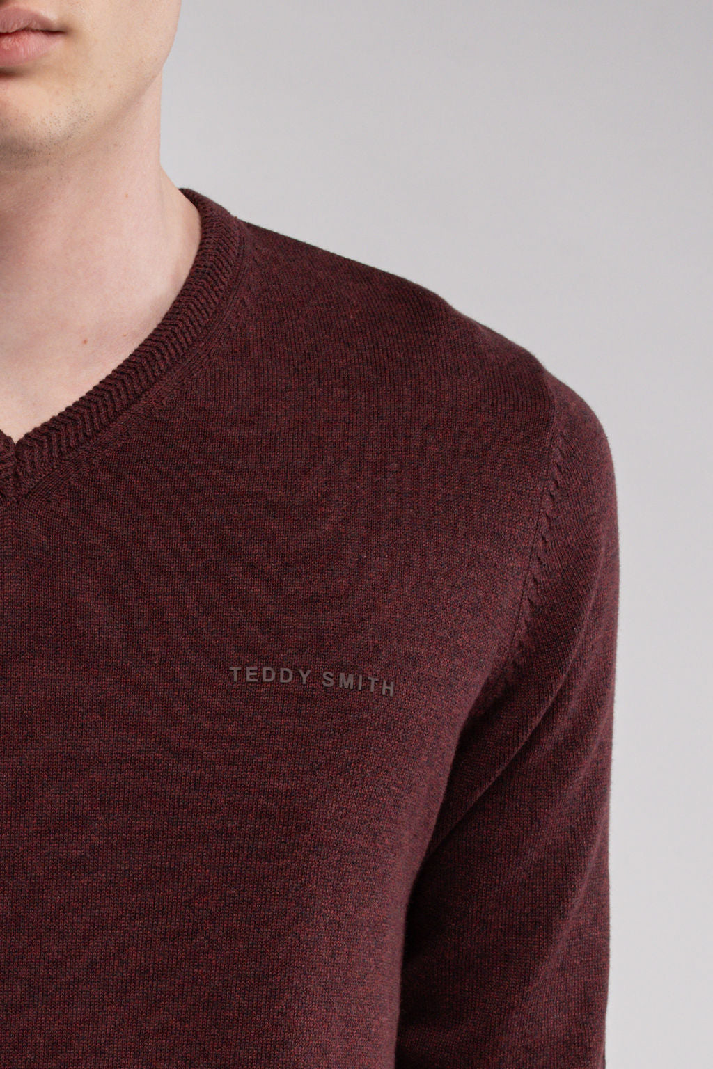 Pull col V PULSER 3 BORDEAUX FONCE