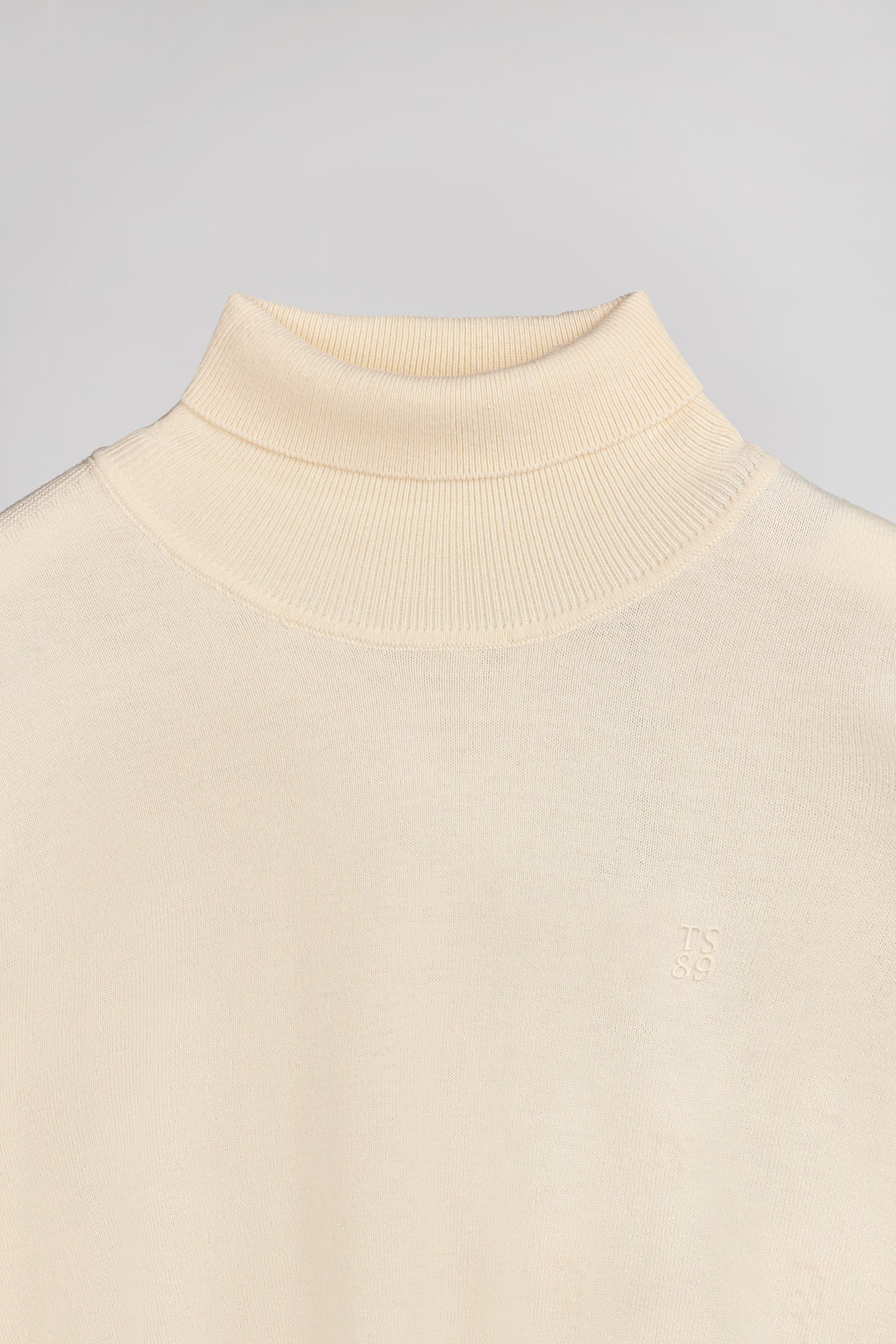Pull ajusté col roulé P-MARCELLUS CREAM
