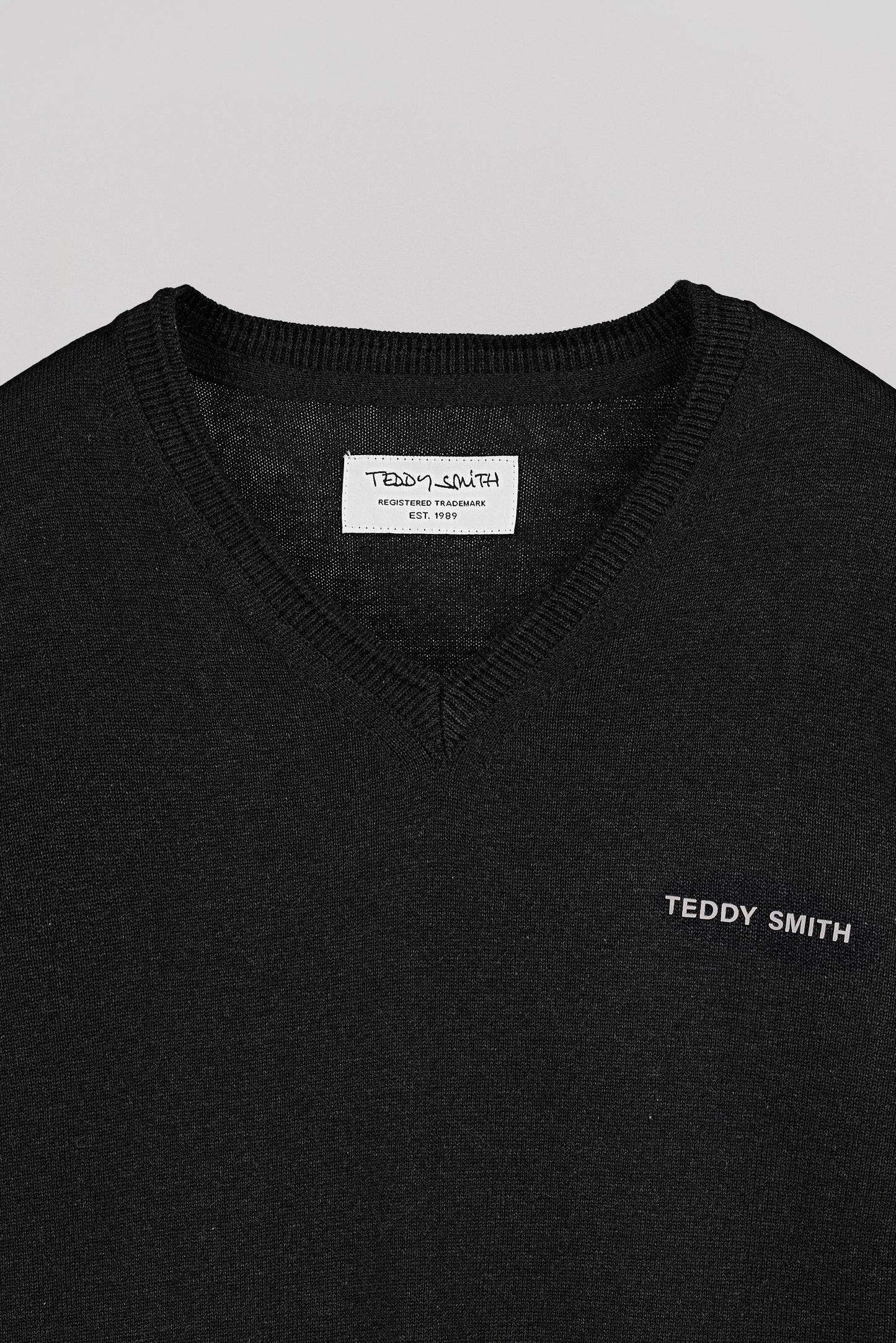 Pull ajusté col V PULSER 4 NOIR - Teddy Smith