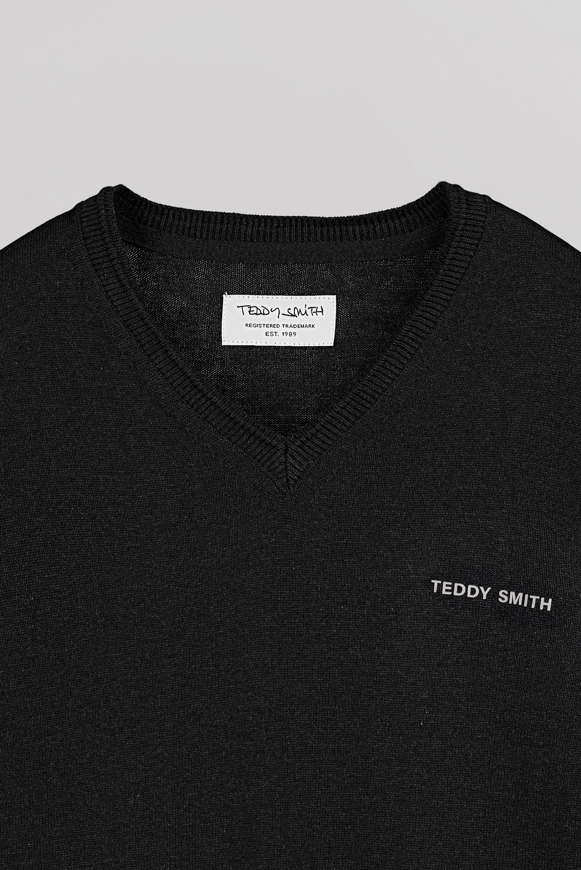 Pull ajusté col V PULSER 4 NOIR - Teddy Smith
