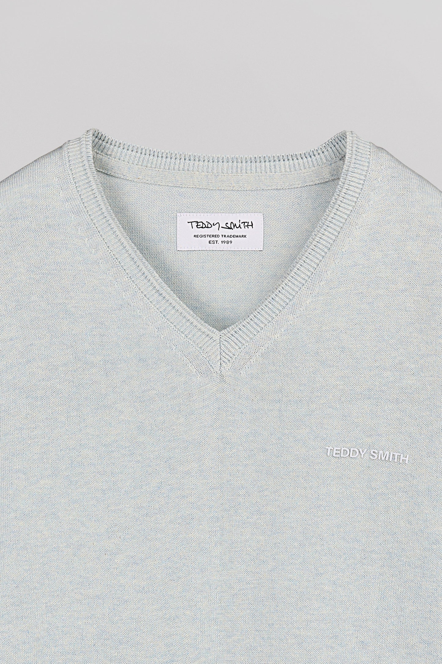 Pull ajusté col V PULSER 4 PASTEL BLUE TWISTED - Teddy Smith